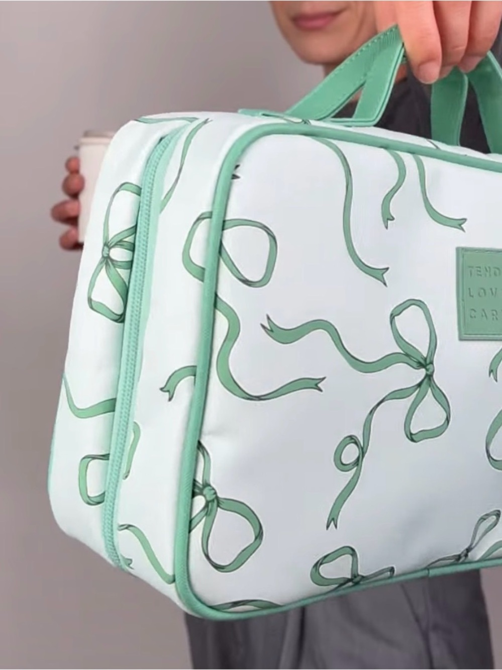 Tender Love + Carry Toiletry Bag Green Bows - Picture 12 of 14